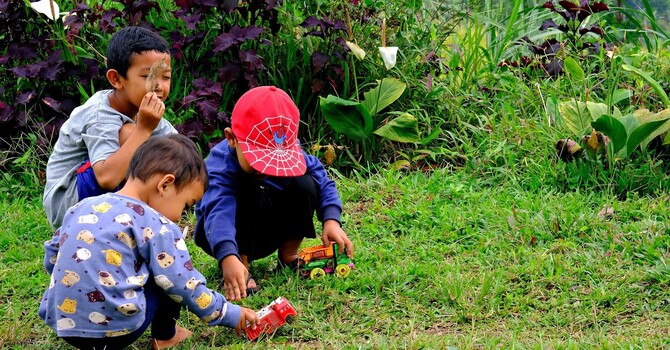 Why Kids Say "I'm Bored" After 30 Seconds (And Why That's Actually Good)